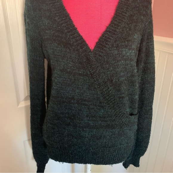 Love by Design Women’s Deep V-Neck Black and Teal Sweater size Medium - Picture 2 of 7